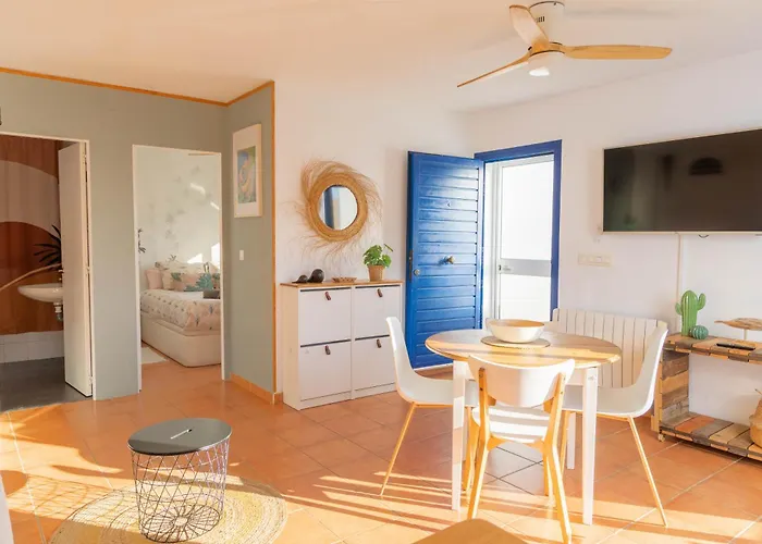 Tarifa Cozy House - Beach View & Balcony